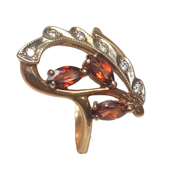 14K Womens Ring Garnet Stone and Small diamond - Picture 1 of 5